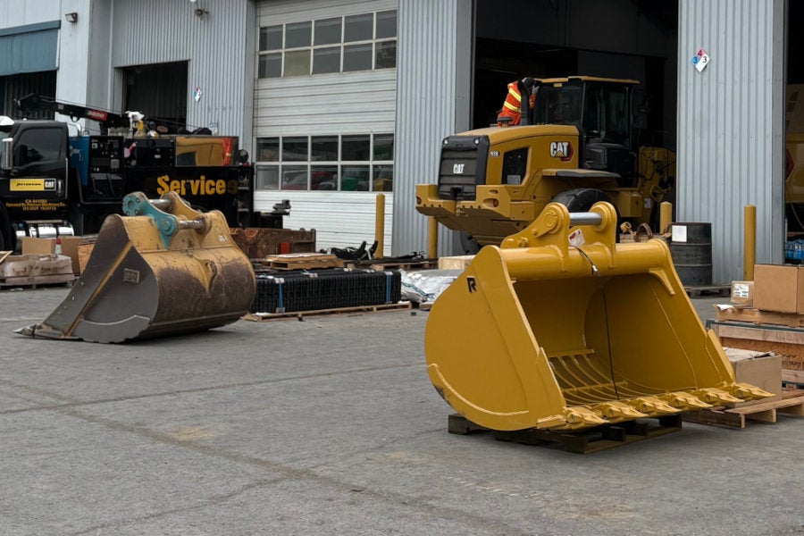 Cat digging bucket and Rockland rock tine excavator bucket