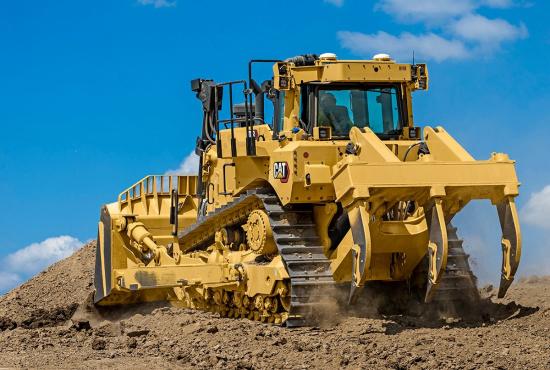 D8 bulldozer equipped with a multi-shank ripper