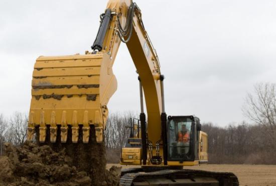 With a Cat bucket, the 336 excavator can cut through dirt with power and precision.