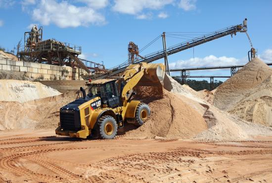 950M Medium Wheel Loader Moving Material