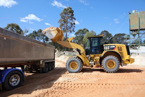 950M Medium Wheel Loader Loading a Truck