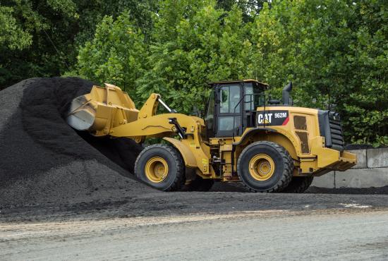 962M Medium Wheel Loader Scooping Material