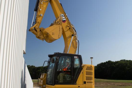 325 Hydraulic Excavator compact radius for working in tight spaces