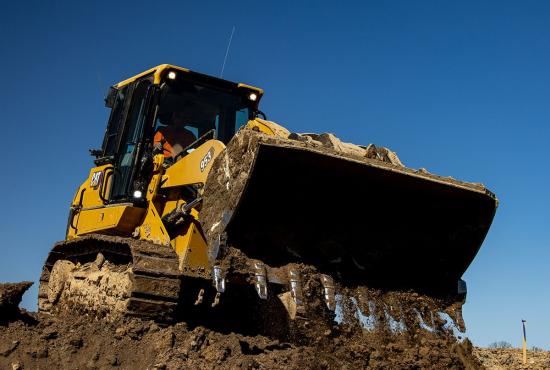 Cat 953 loader has plenty of carrying capacity