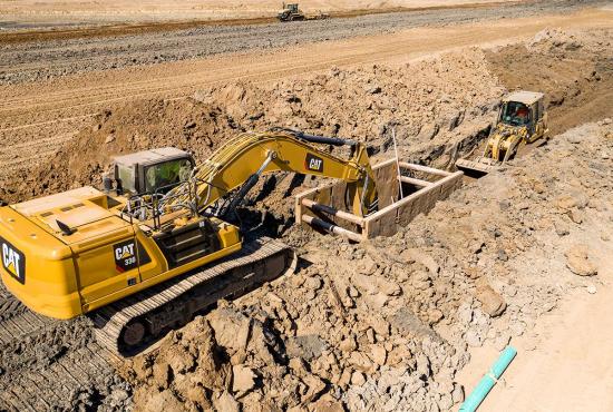 The Cat 953 track loader works in tight spaces