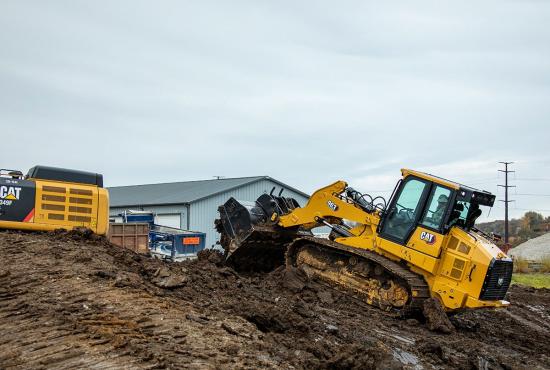 Cat 963 track loader is ideal for utility work