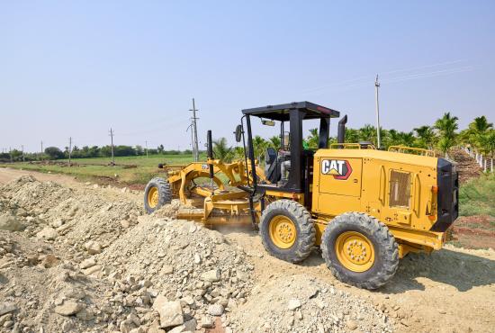 120 GC Motor Grader spreading rock