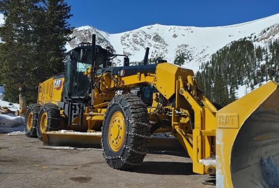 150 Motor Grader in Snow with Blade