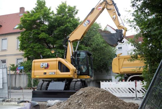 M314 Wheeled Excavator unloading truck to backfill