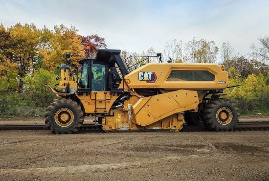 RM800 reclaimer/stabilizer mixing soil.