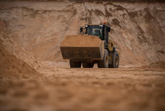 Cat® 930M Aggregate Handler