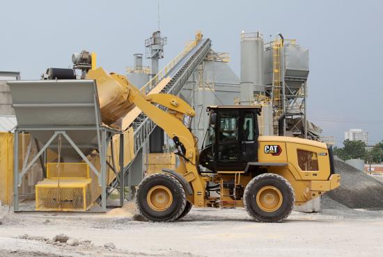 Cat® 930M Aggregate Handler