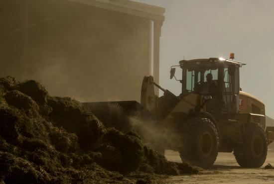 Cat® 930M Ag Handler
