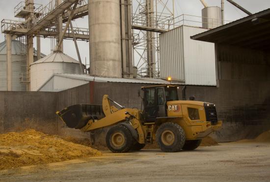 Cat® 930M Ag Handler