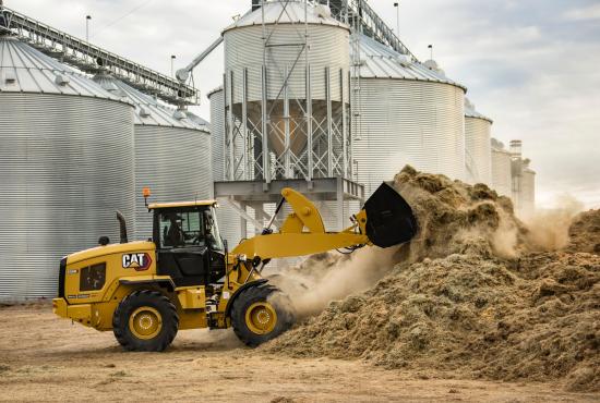 Cat® 930M Ag Handler