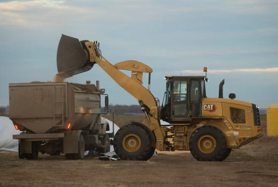 Cat® 930M Ag Handler