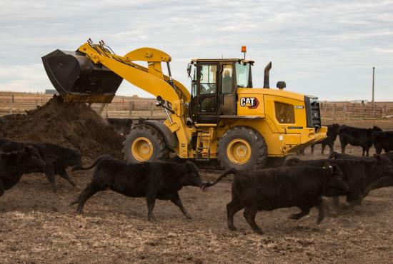 Cat® 930M Ag Handler