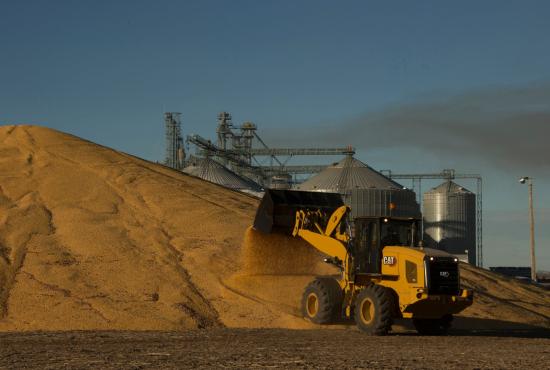 Cat® 930M Ag Handler