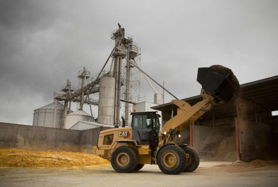 Cat® 930M Ag Handler