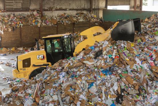 Cat® 938M Waste Handler