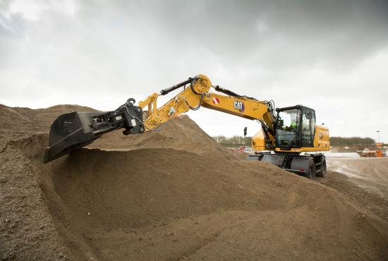 Dig efficiently with the M318 Wheel Excavator