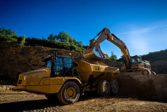 725 Articulated Truck - Truck Loading