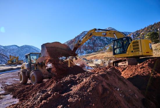 325 Hydraulic Excavator loading
