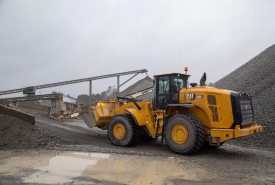 980 GC Wheel Loader carrying full bucket
