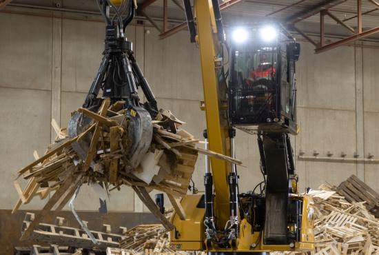 MH3024 picking up wood scraps