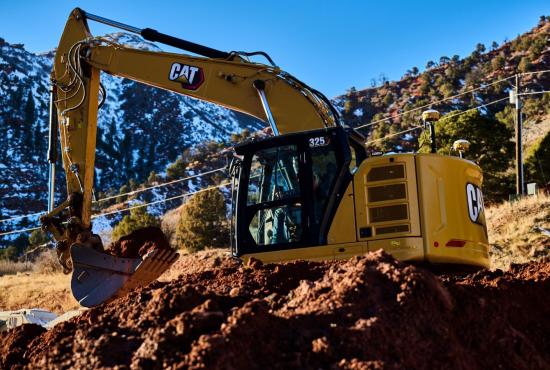 325 Hydraulic Excavator digging