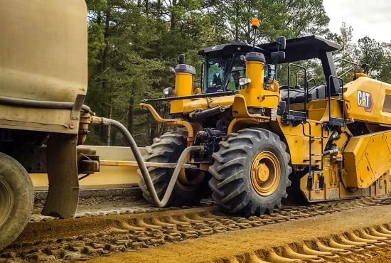 The RM600 reclaimer/stabilizer using water spray system.