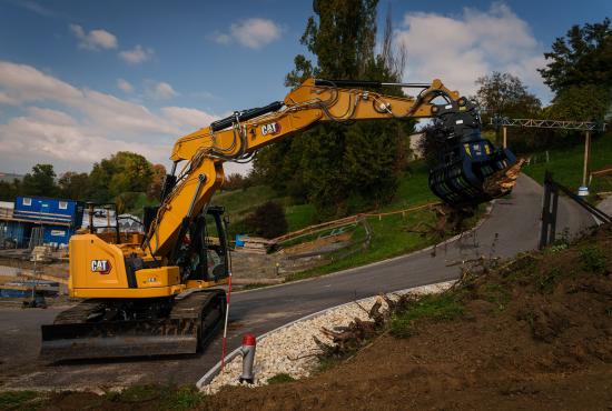 319 Clearing Debris with Grapple