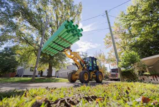 Cat® 907 Compact Wheel Loader