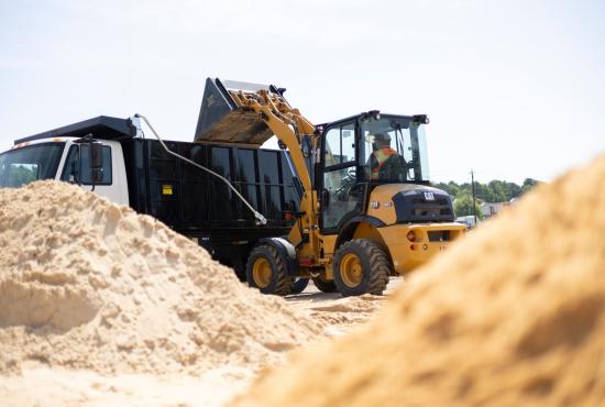 Cat® 903 Compact Wheel Loader