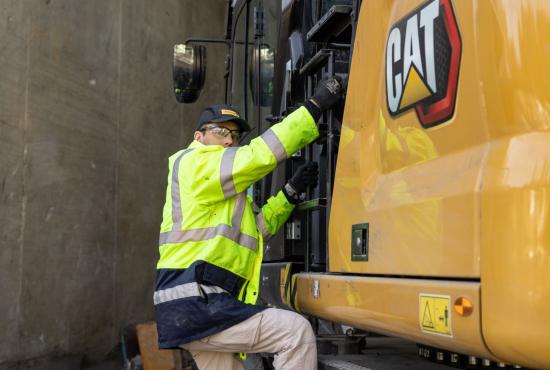 Operator climbing down MH3022