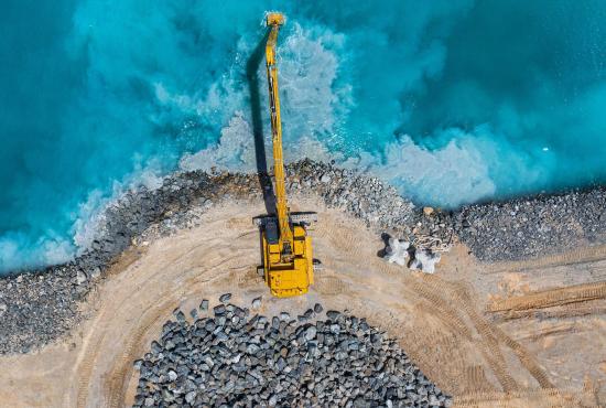 The 395 LRE excels in ultimate long-distance dredging, ditch cleaning, settling pond clean-out, waterway and canal maintenance, and vegetation control.