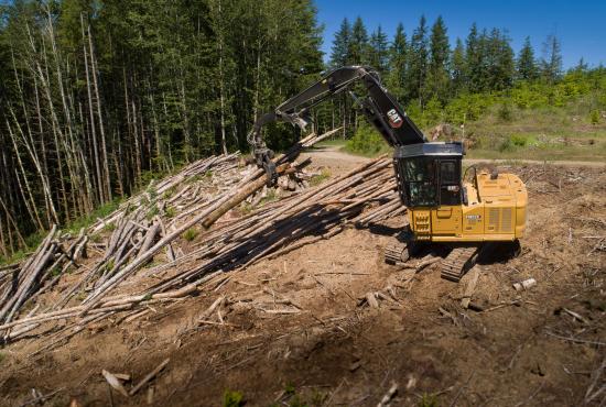 The Cat® C4.4 173 hp (129kW) engine and electrohydraulic system help drive fuel reduction and enable high-performance responses within the system to optimize operations.