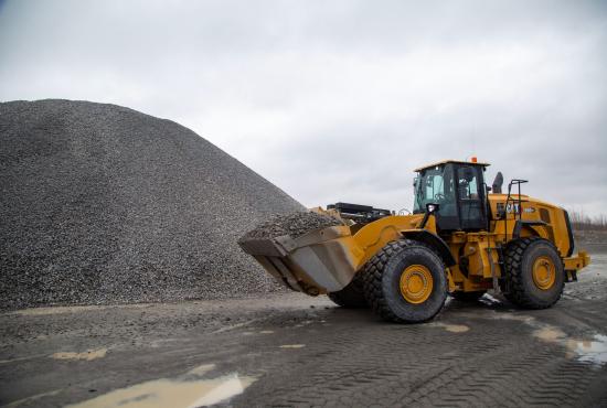 980 GC Wheel Loader roading with full bucket
