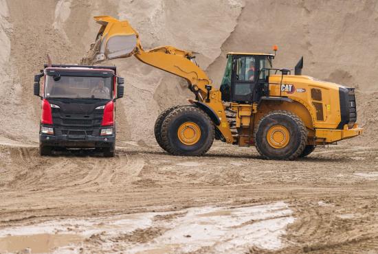 980 GC Wheel Loader truck loading