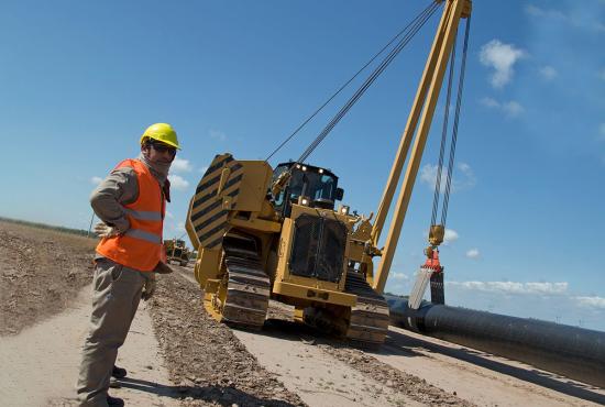 PL83 Pipelayer carrying pipe in Argentina