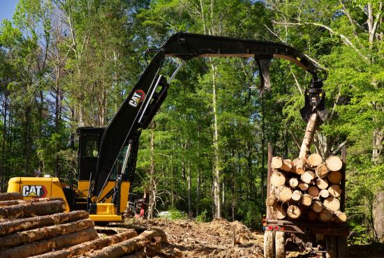 The certified side-entry Forestry ROPS cab is engineered for operator safety and features a wide door and a tilt-up armrest. A 32mm (1.25”) polycarbonate front safety window and smaller cab pillars enhance jobsite and work task visibility.