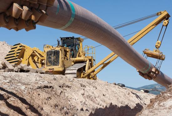 PL87 Pipelayer precisely lowering pipe into the trench