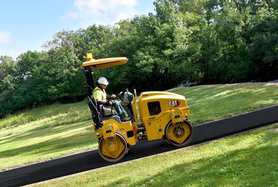 CB2.5 GC tandem roller compacting asphalt on a footpath
