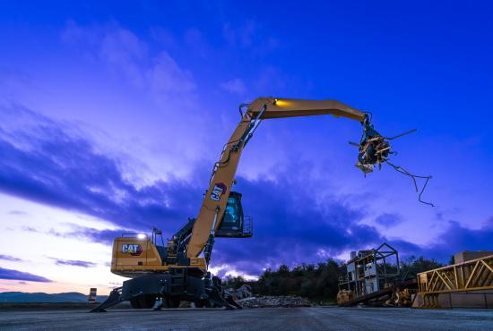 MH3032 moving scrap