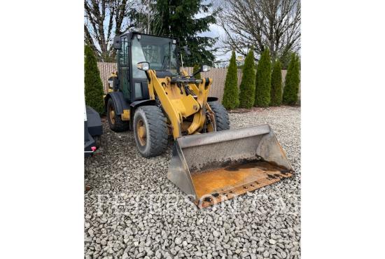 2015 CAT 906M