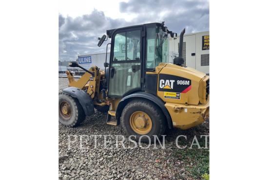 2015 CAT 906M