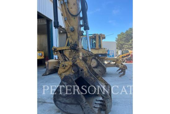 2023 CAT 323